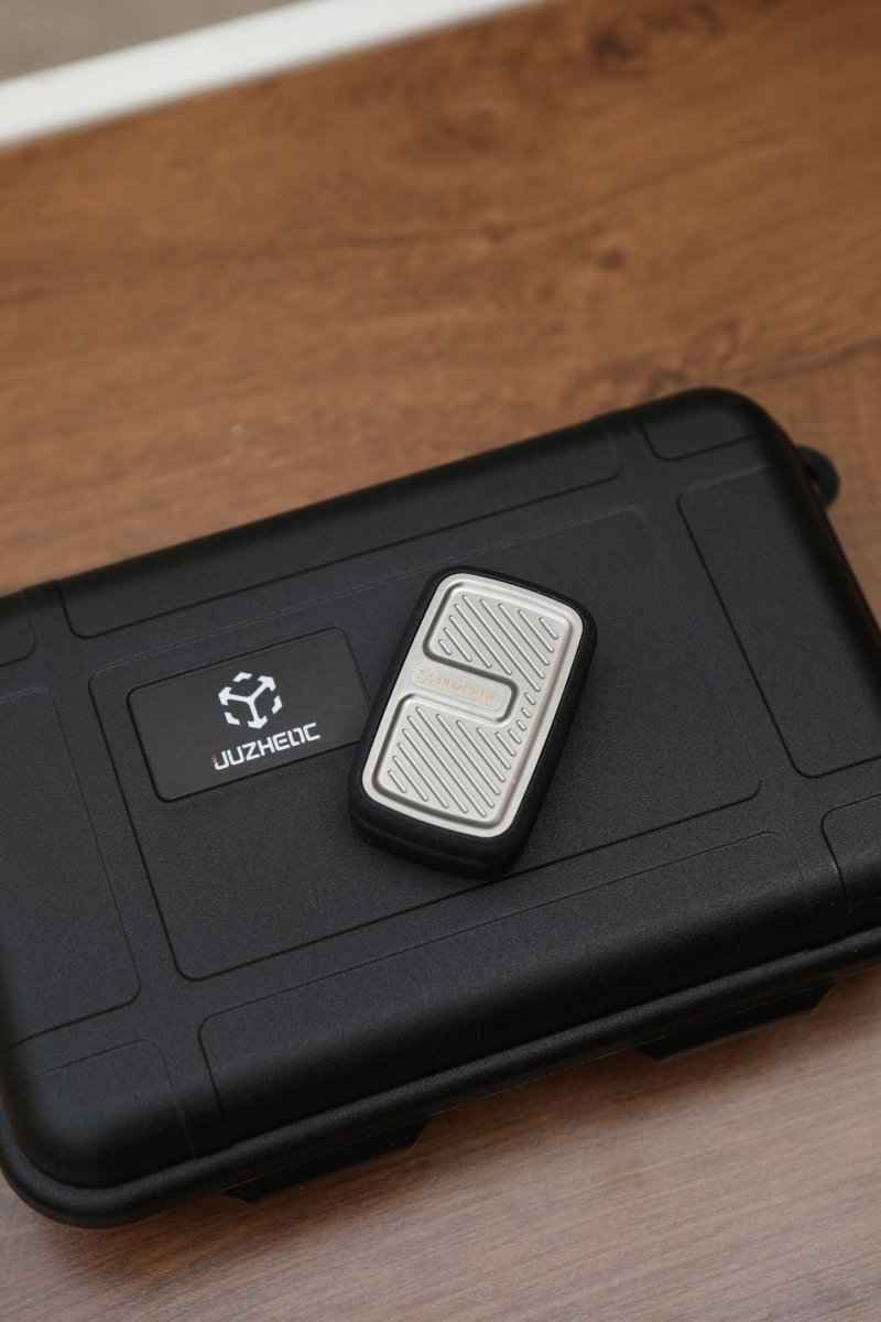 Armor Trick Slider – Replaceable Protective Frames, Floating Slider, Tuning-Fork Sound