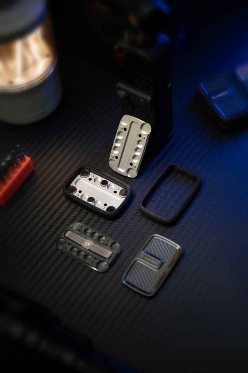 Armor Trick Slider – Replaceable Protective Frames, Floating Slider, Tuning-Fork Sound