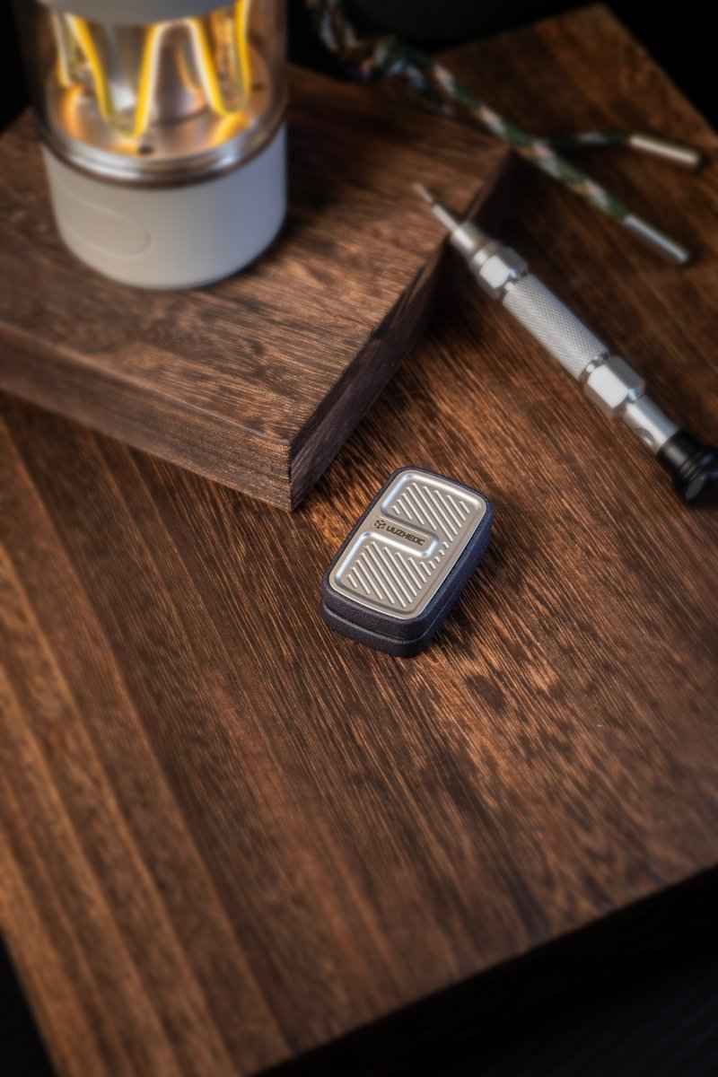 Armor Trick Slider – Replaceable Protective Frames, Floating Slider, Tuning-Fork Sound