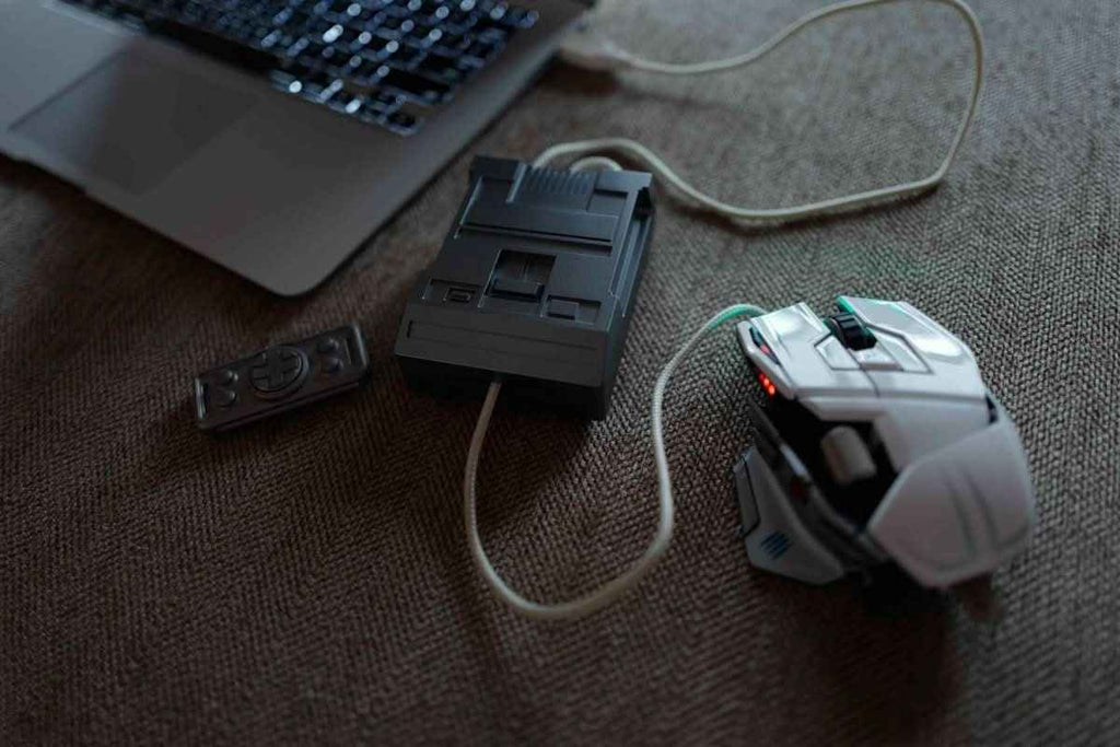 Retro Game Controller Fidget Spinner for Gamers - EDC Stress Relief Toy with Vintage Gaming Design