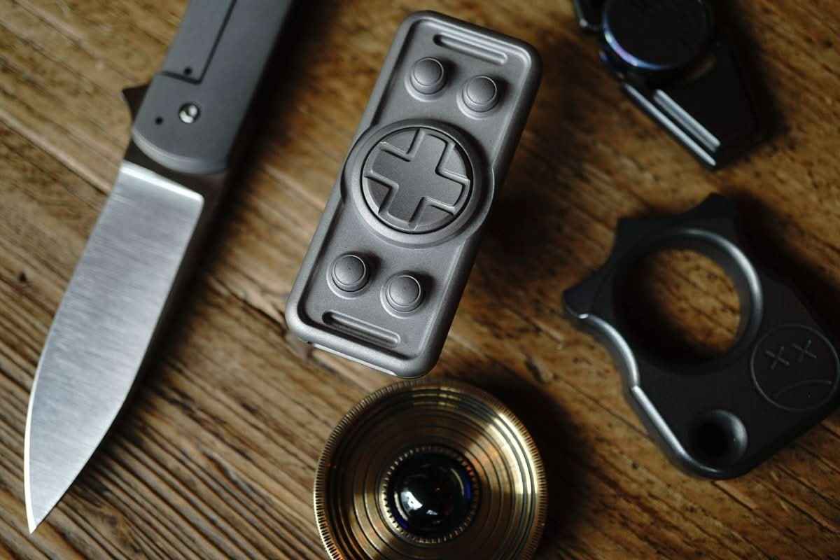 Retro Game Controller Fidget Spinner for Gamers - EDC Stress Relief Toy with Vintage Gaming Design