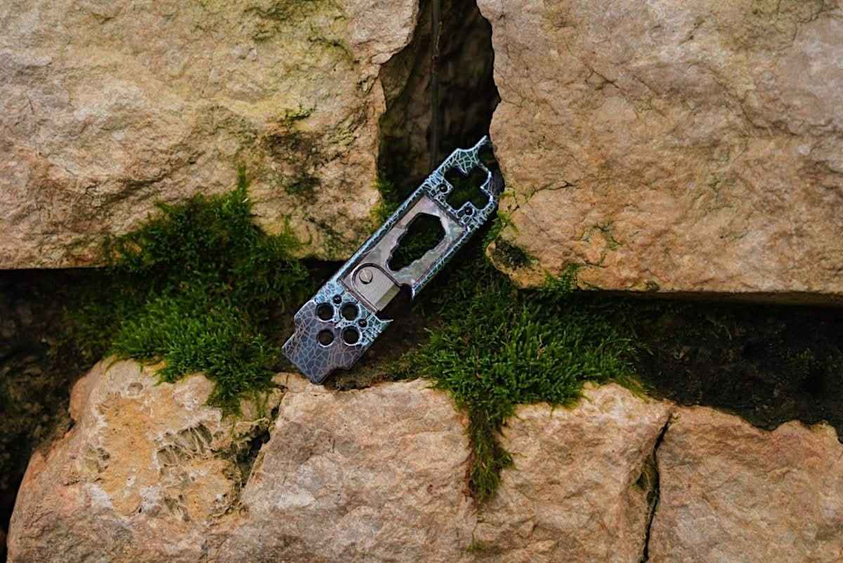 Titanium Pry Bar EDC Tool Fidget - Multifunctional Stress Relief Gadget with Burmese Rosewood Box