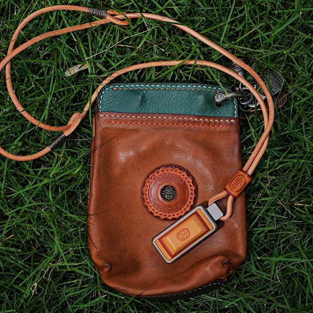 Vintage Leather & Metal EDC Slider - Auspicious 'Ji' Embossed Stress Relief Toy