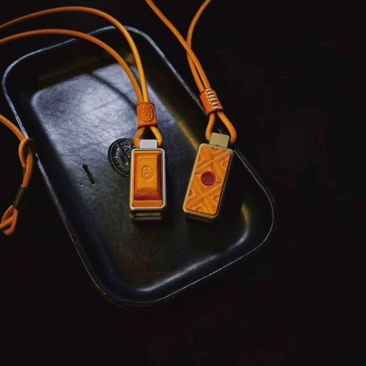 Vintage Leather & Metal EDC Slider - Auspicious 'Ji' Embossed Stress Relief Toy